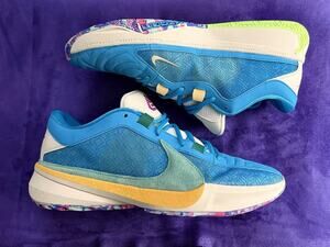 Nike Freak 5 Men Size 11 MINT CONDITION NO BOX NO OG INSOLE